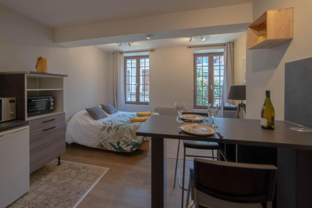 Le Beau Chardonnay, Au Coeur De Chablis Apartment Luaran gambar