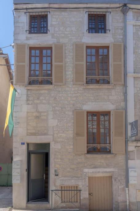 Le Beau Chardonnay, Au Coeur De Chablis Apartment Luaran gambar