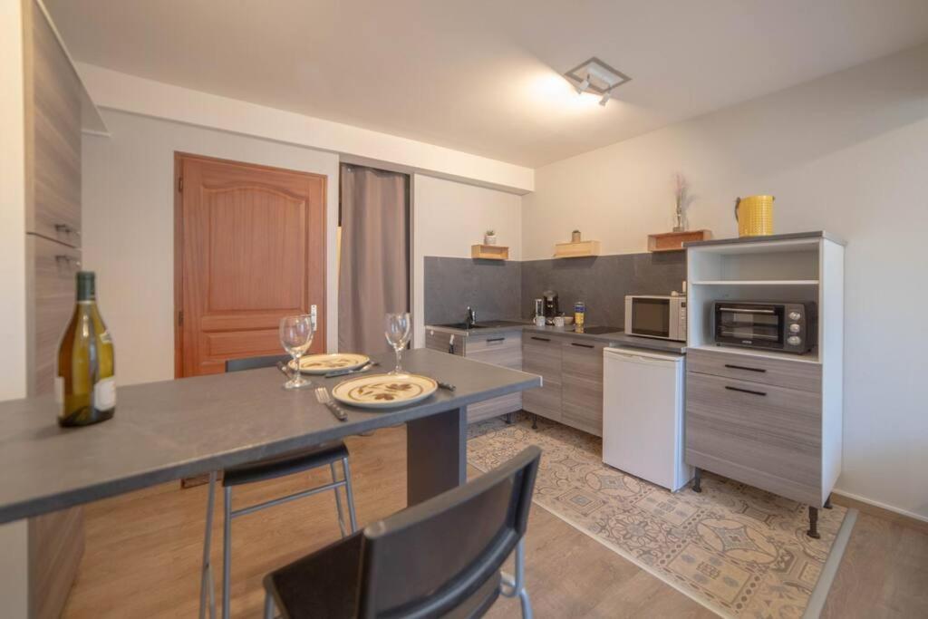 Le Beau Chardonnay, Au Coeur De Chablis Apartment Luaran gambar