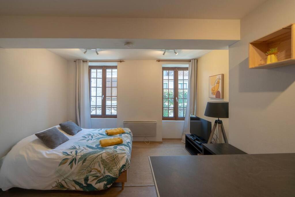 Le Beau Chardonnay, Au Coeur De Chablis Apartment Luaran gambar