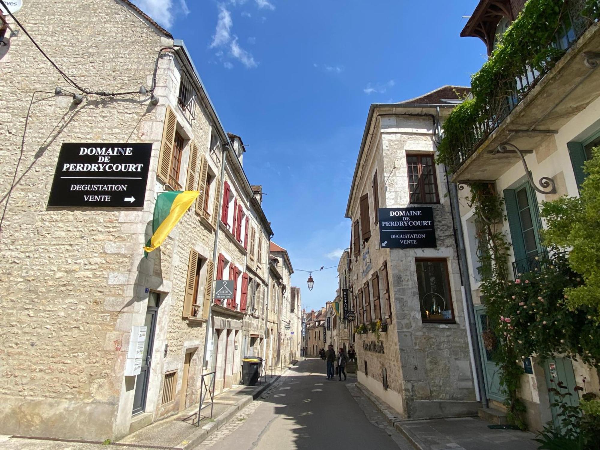 Le Beau Chardonnay, Au Coeur De Chablis Apartment Luaran gambar