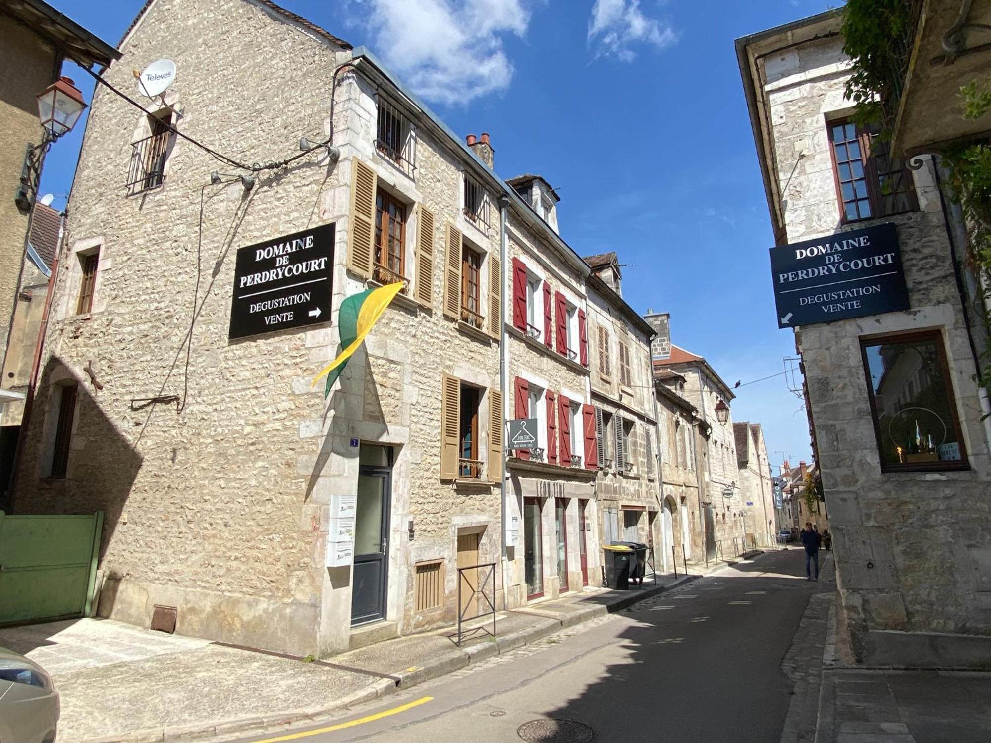 Le Beau Chardonnay, Au Coeur De Chablis Apartment Luaran gambar