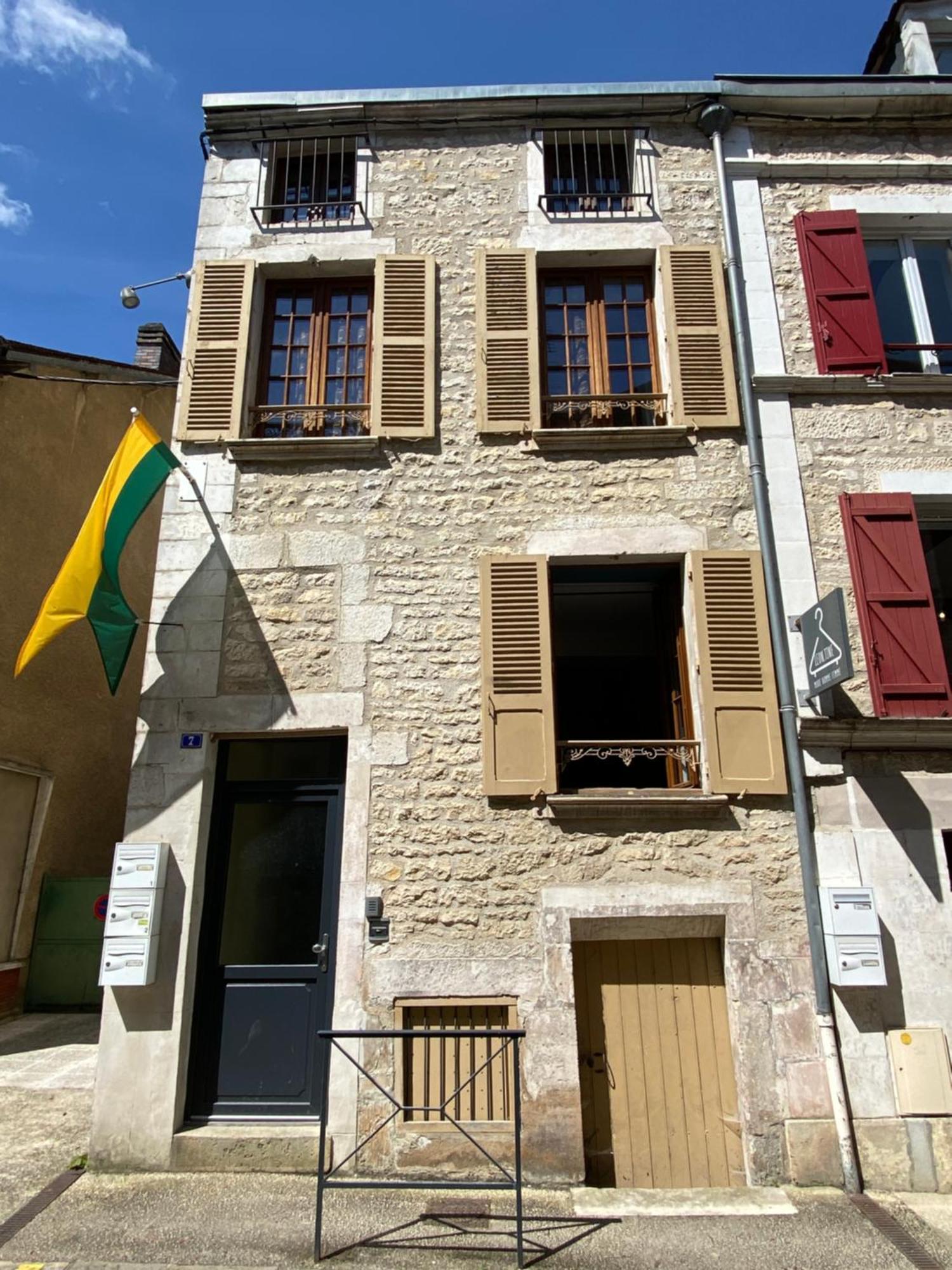 Le Beau Chardonnay, Au Coeur De Chablis Apartment Luaran gambar